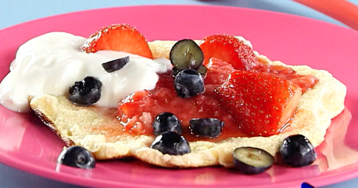 Strawberry Omelette Recipe for Toddlers | Ella's Kitchen